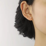 Kleines Kreuzpiercing