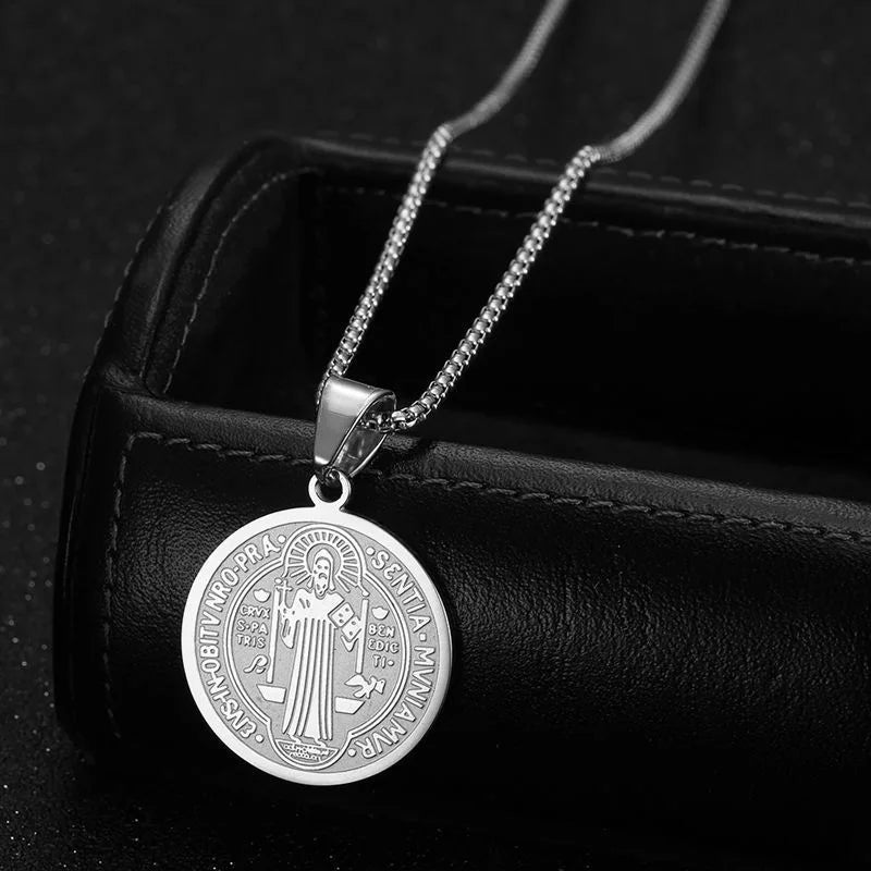 Collier Croix Médaille Saint Benoît
