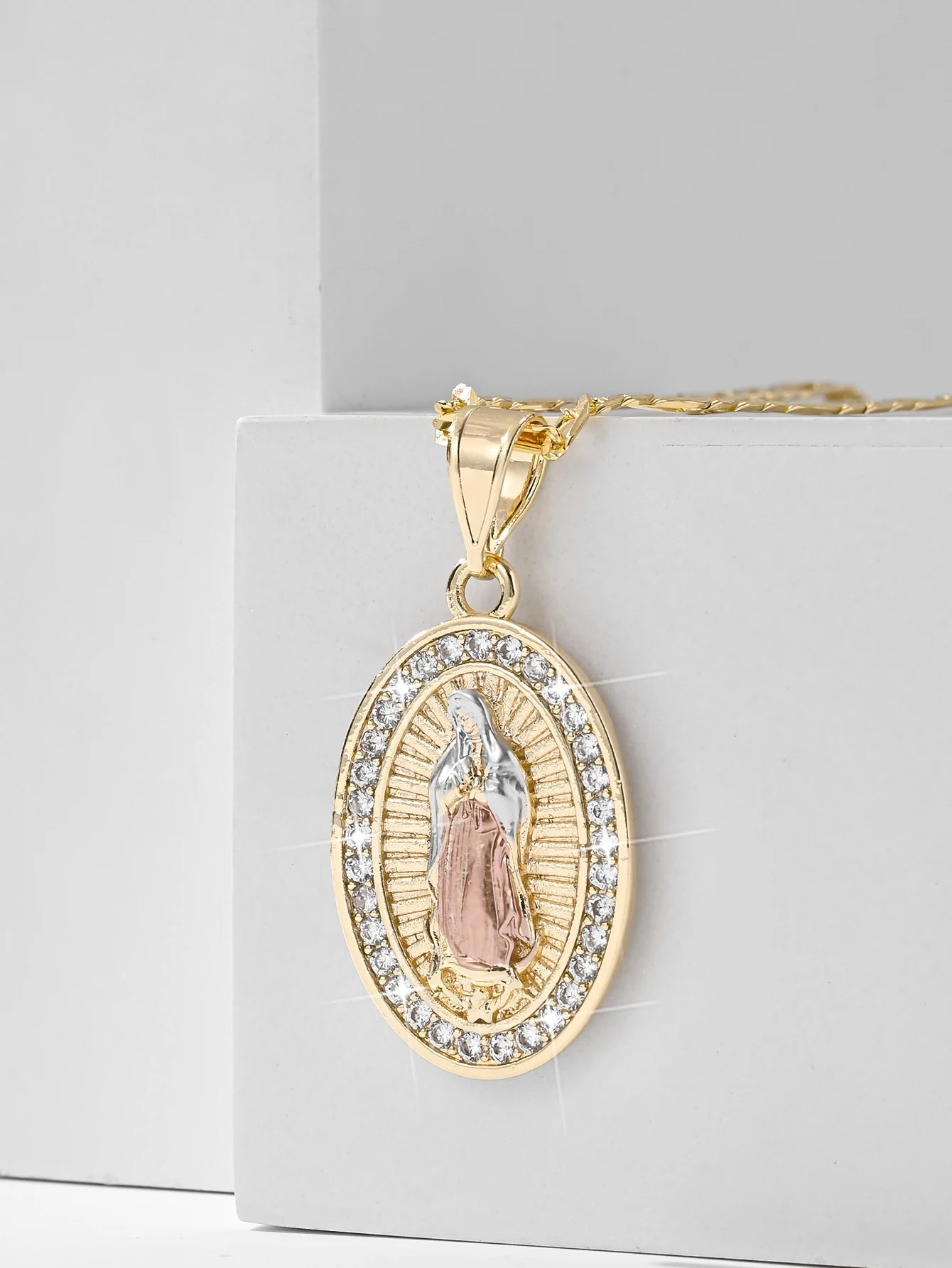 Collier Croix Vierge Marie Éclat Doré