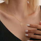 Collier Croix Fine Ajourée Femme