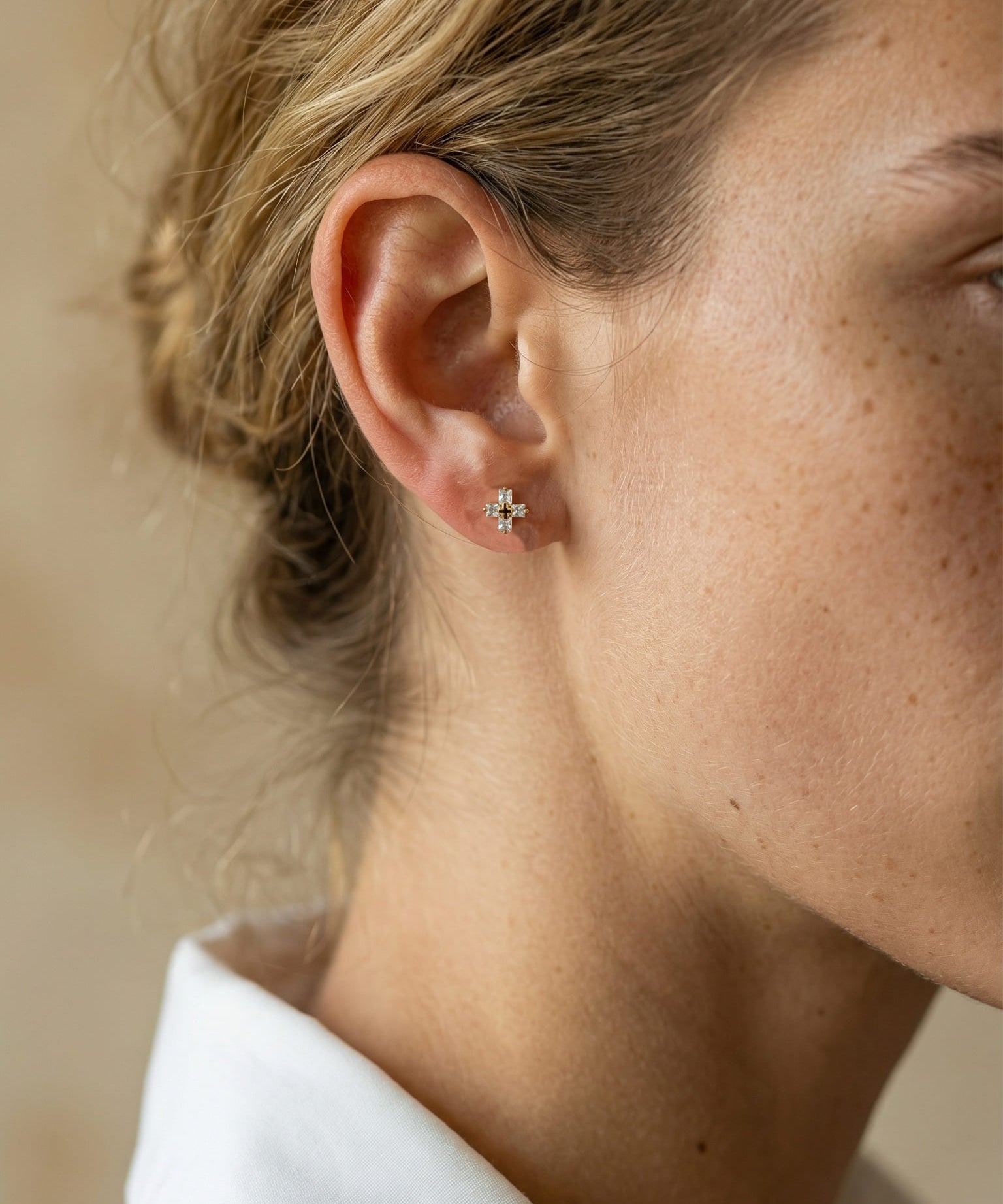 Boucle d'Oreille Croix avec Cristaux Étincelants