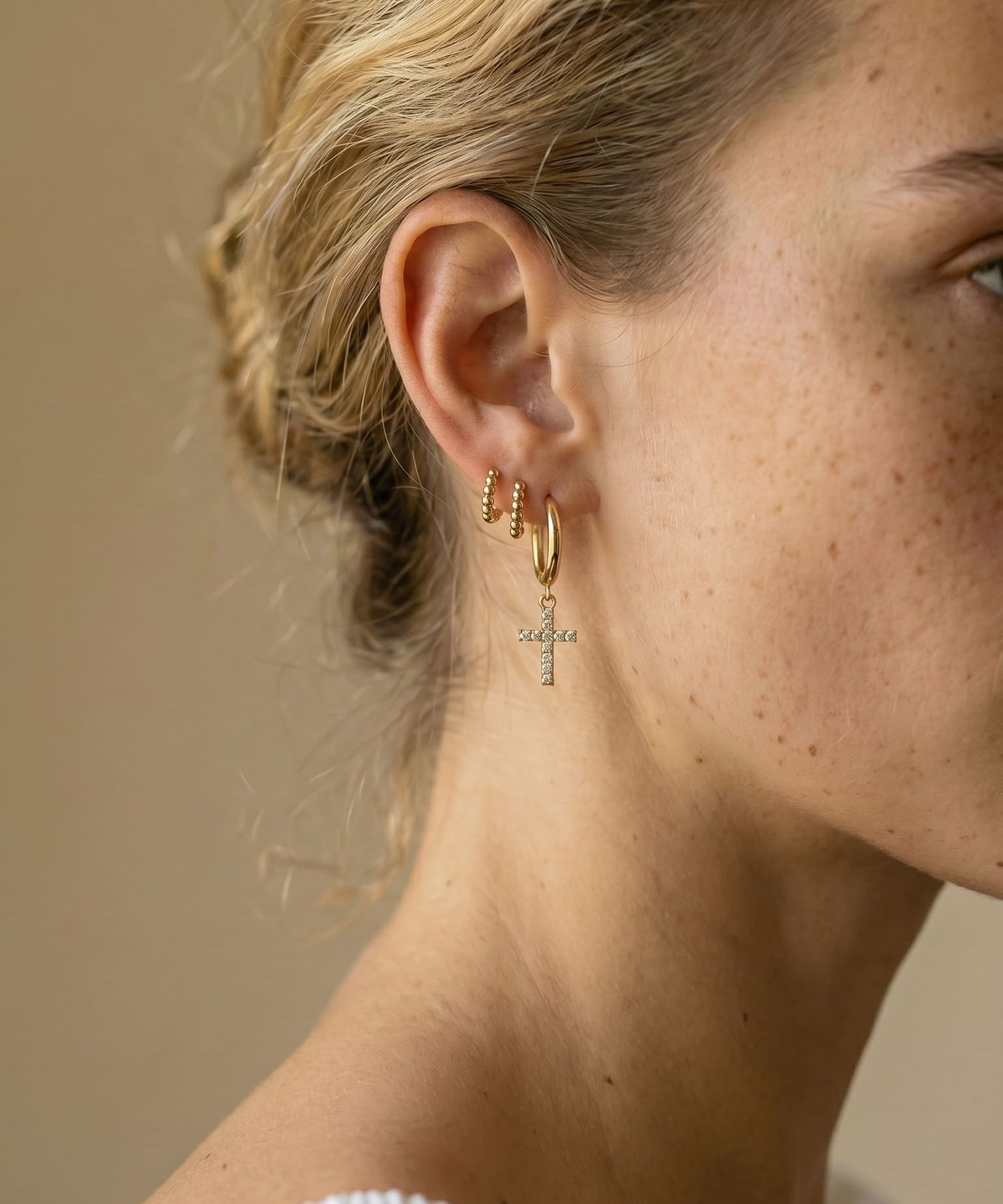 Boucles d'Oreilles avec Croix Cristallisée