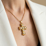 Collier Croix Royale aux Perles Dorées