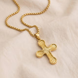 Collier Croix Rayonnante Dorée