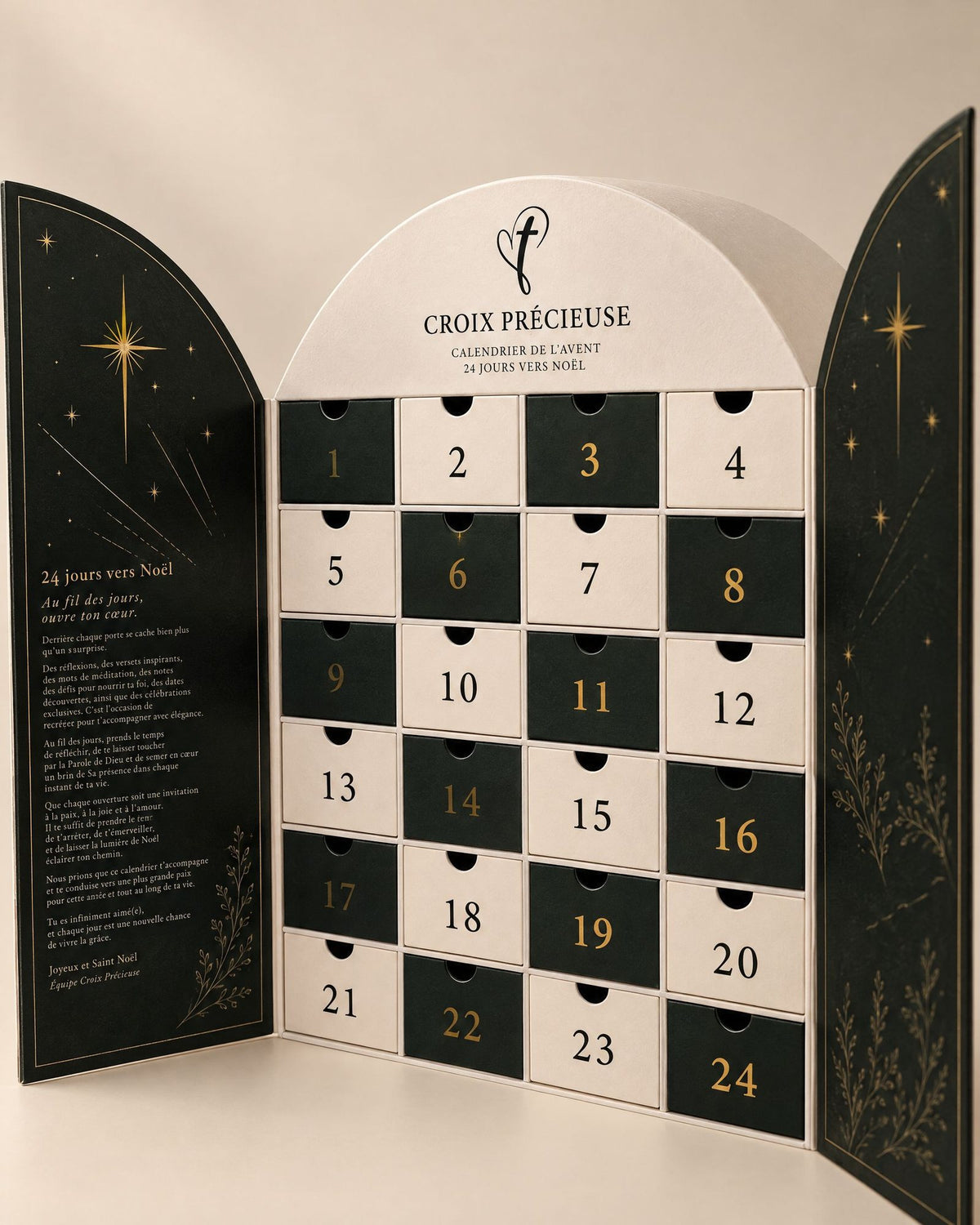 Le calendrier de l'Avent de face, portes ouvertes