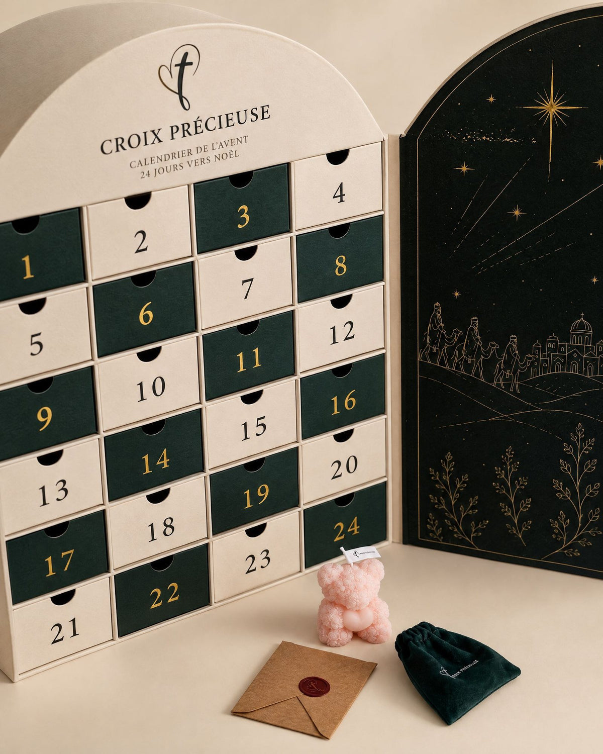 L'arche aux 24 tiroirs, avec la bougie ourson, l'enveloppe et le sachet