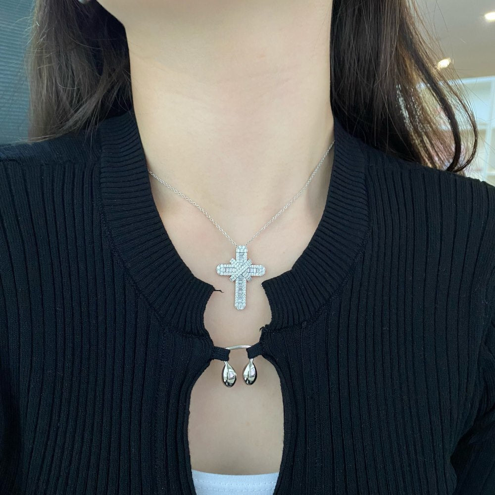 Multidimensional cross necklace