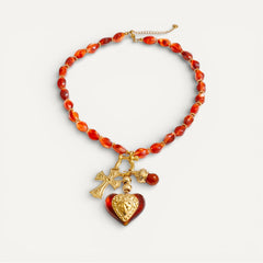 Collier Rouge Translucide à Breloques Croix et Cœur