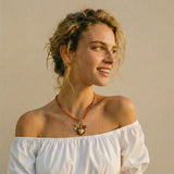 Collier Rouge Translucide à Breloques Croix et Cœur
