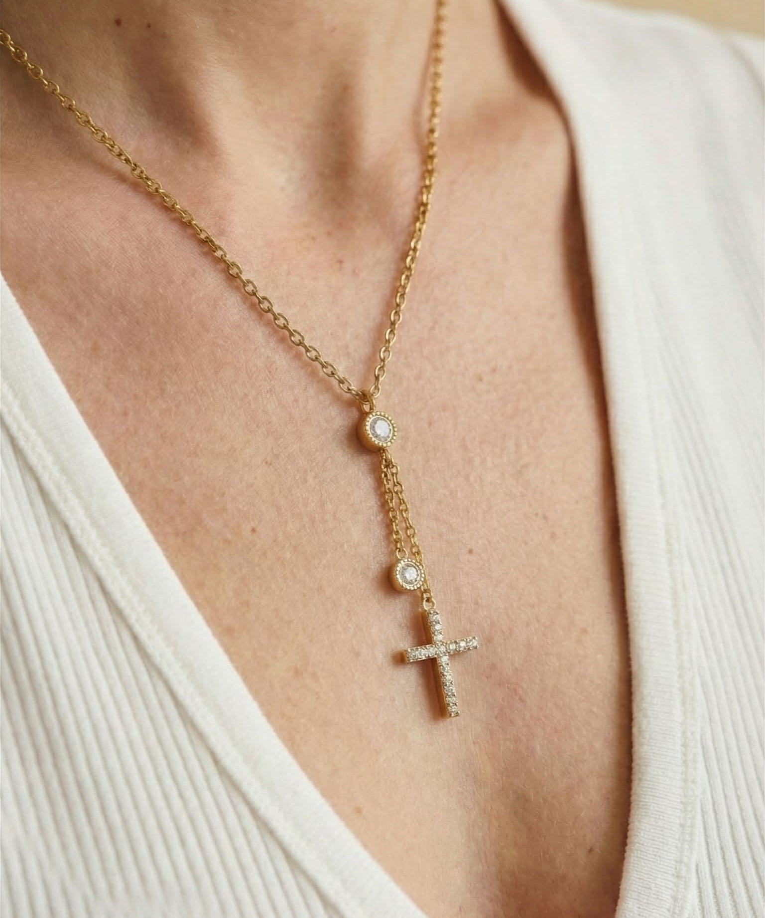 Collier Croix Pendante Ajustable à Zircons